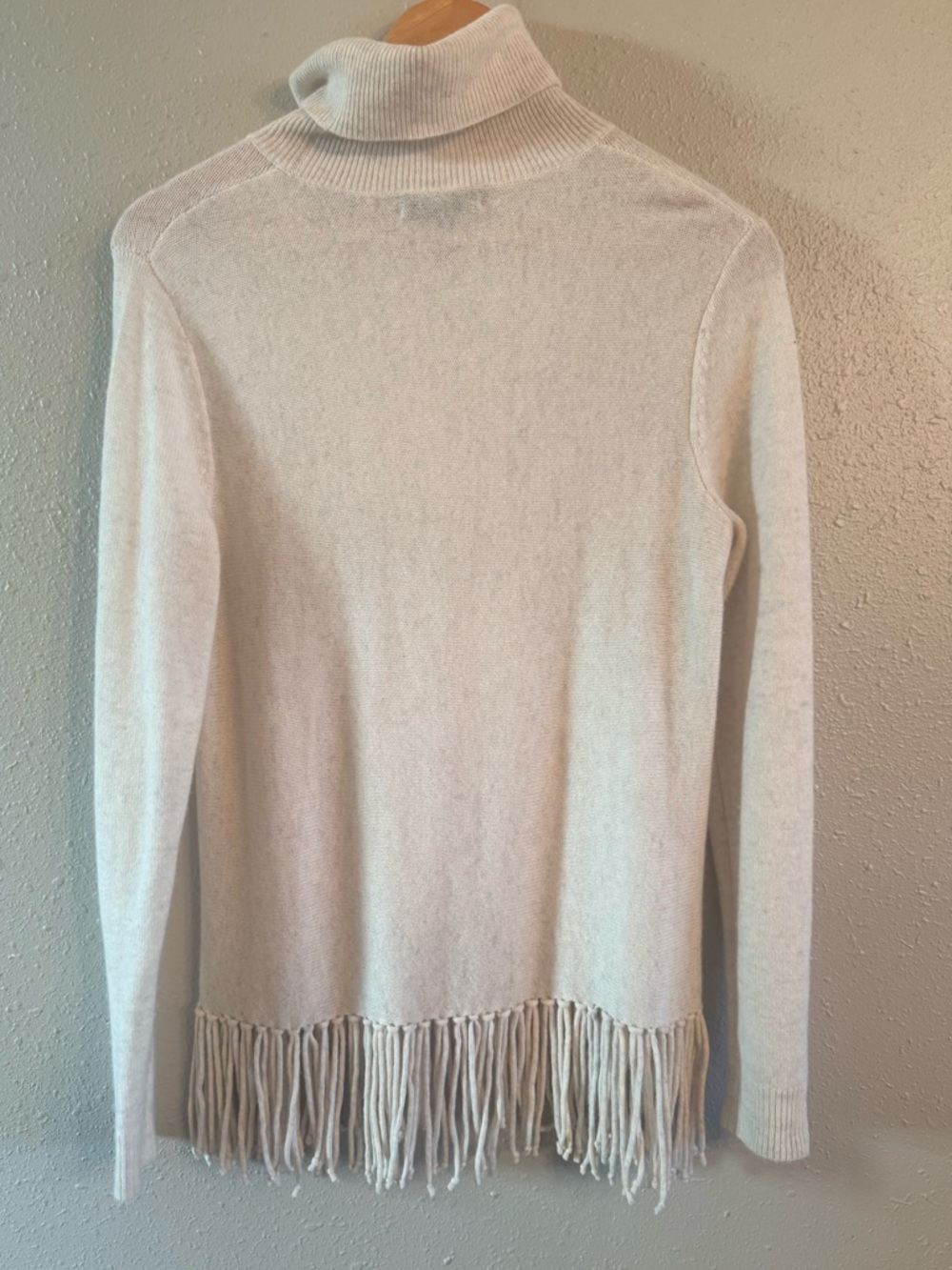 Aqua 100% Cashmere Fringed Turtleneck Sweater Ivory Small - Picture 3 of 6